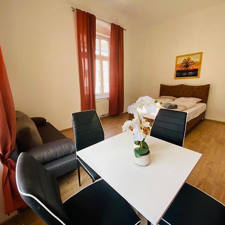 Deluxe Quad Room Dw Wien Exteriör bild