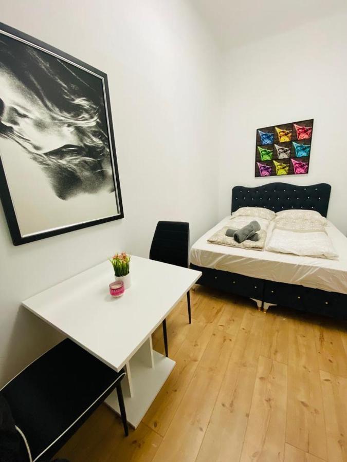 Deluxe Quad Room Dw Wien Exteriör bild