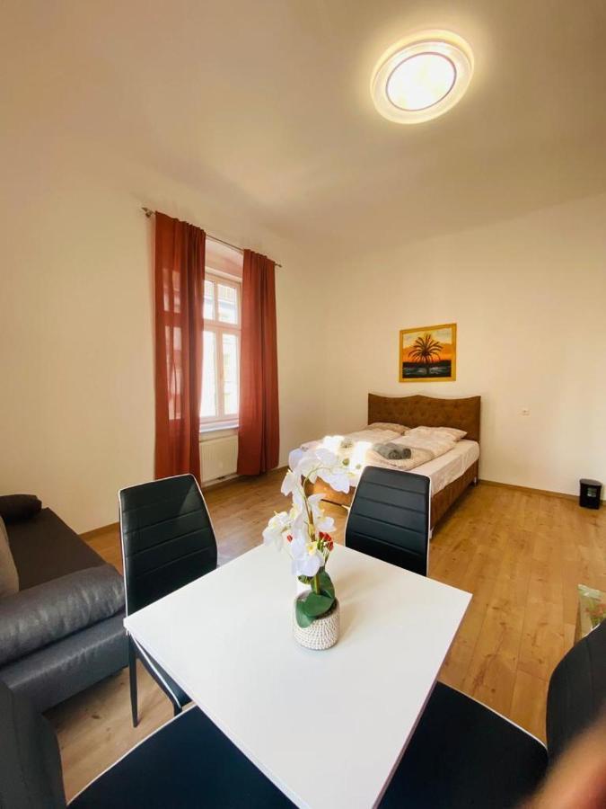 Deluxe Quad Room Dw Wien Exteriör bild